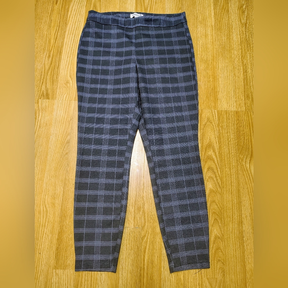 Nanatte Lepore Brand,Woman's,Gray Checkered, Pull on Dress Pants , Size M